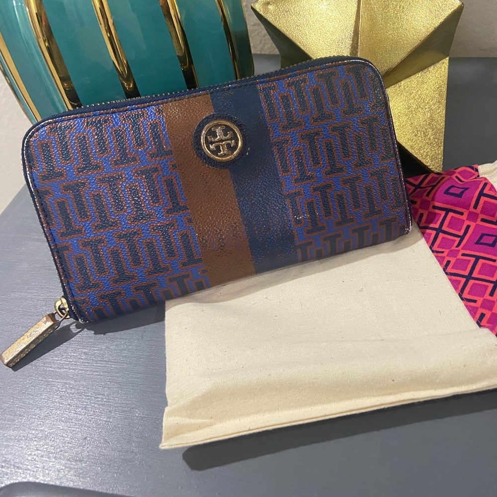 Tory Burch wallet